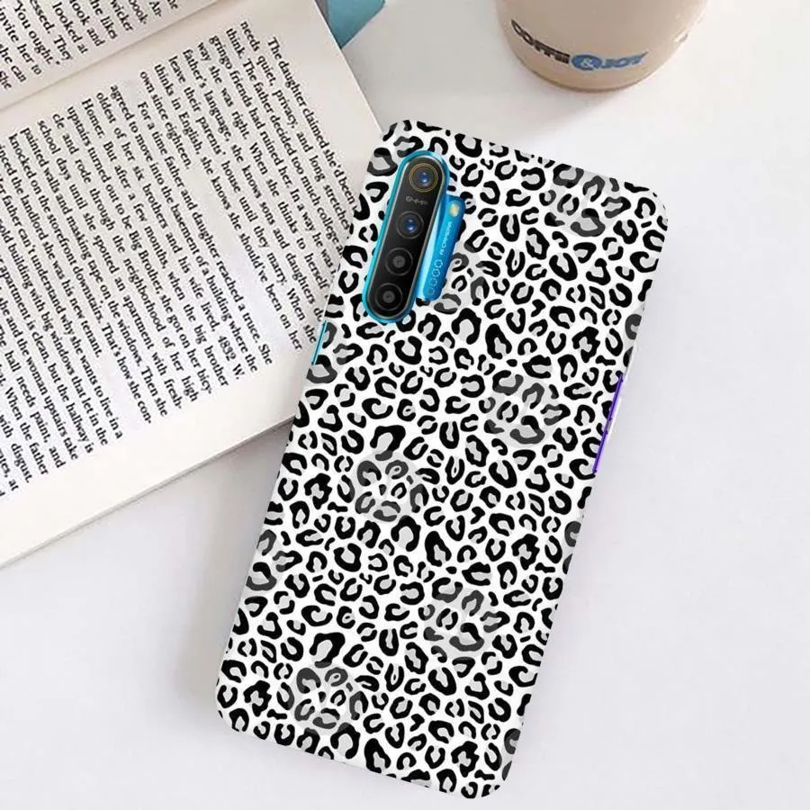 Chess Print & Leopard Design Slim Matte Case Cover