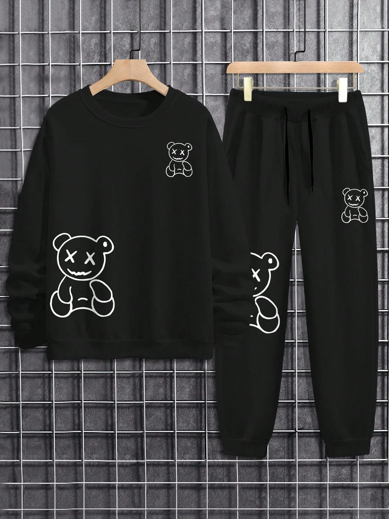 Manfinity Men's Teddy Bear Print Round Neck Sweatshirt And Sweatpants Set