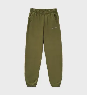 Serif Logo Sweatpant - Army