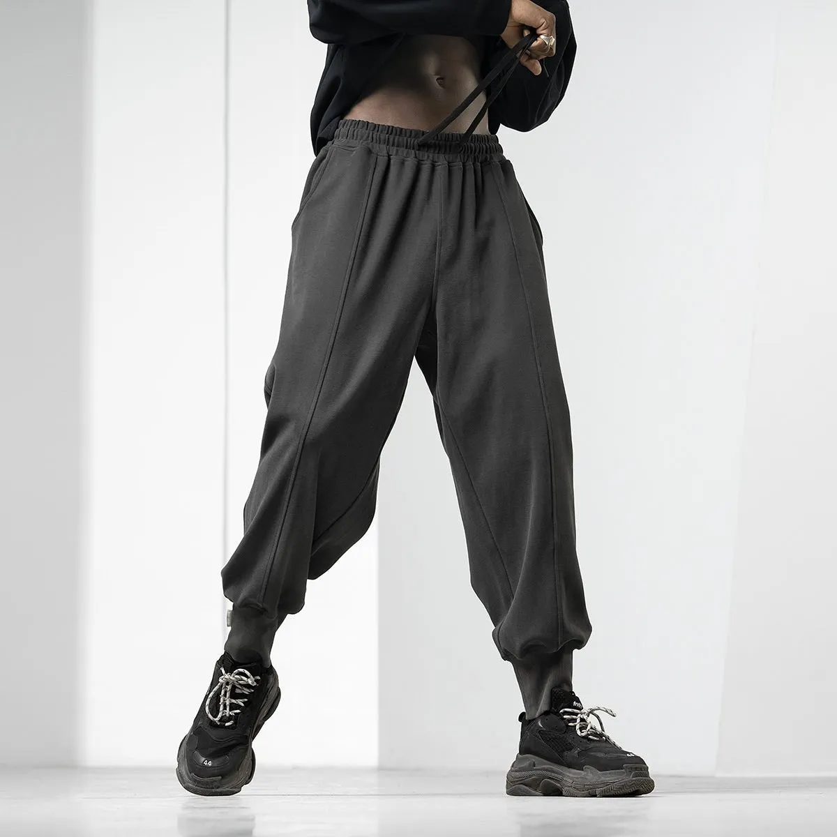 Symmetry Relaxed Fit Raised-seam Charcoal Sweatpants