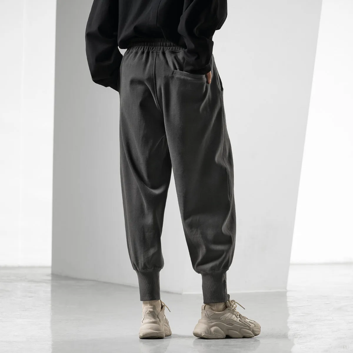 Symmetry Relaxed Fit Raised-seam Charcoal Sweatpants